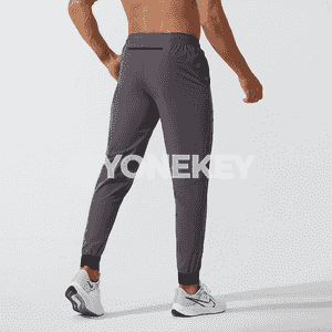 Erkekler üçin niýetlenilen sport balak.
