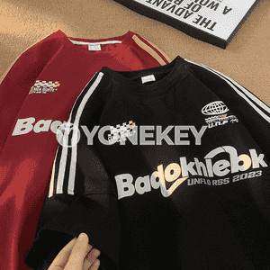 Gyzlar üçin gysga ýeňli futbolka