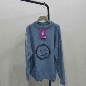 Oglanlar üçin niýetlenen moda switer.