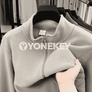 Oglanlar üçin niýetlenen egniňize ykjam penjek.