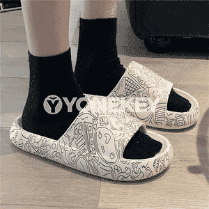 Oglanlaryň tomus ýeňil şypbyklary.