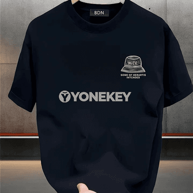 Erkekler üçin pamyk, ýeňil we rahat ýazlyk çaply futbolka