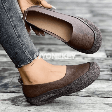 Zenanlar üçin retro deri slip-on köwüşler, rahat we ýeňil