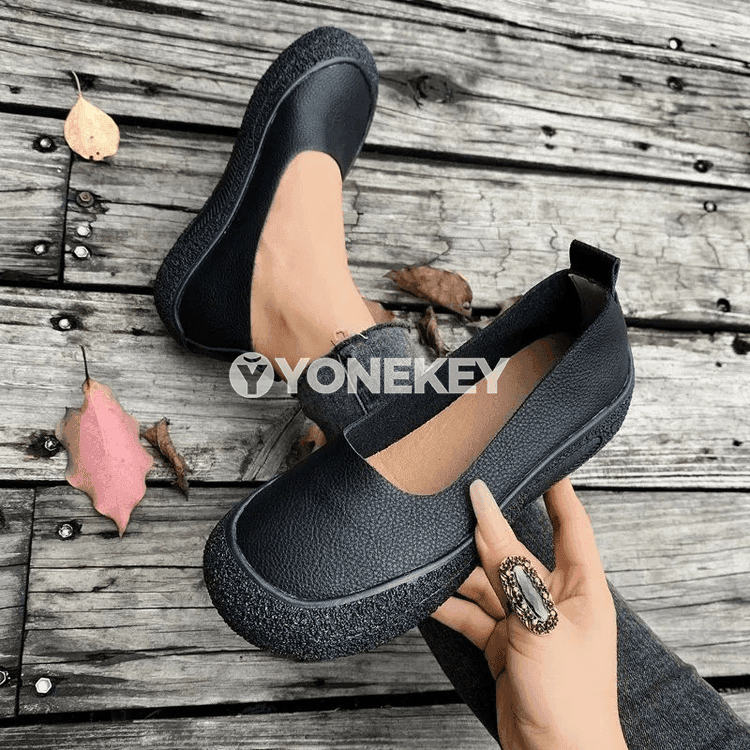 Zenanlar üçin retro deri slip-on köwüşler, rahat we ýeňil
