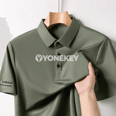 Erkekler üçin biznes-stil polo köýnek, gysga ýeňli, amatly we dem alýan