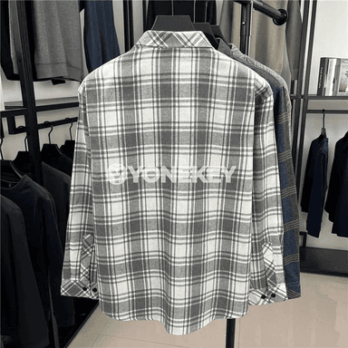 Erkekler üçin ýyly, ýumşak plaid düwmeli köýnek