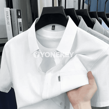 Erkekler üçin ýeňil, dem alýan gysga ýeňli zolakly köýnek
