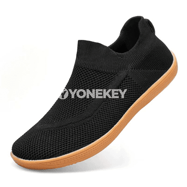 Erkekler üçin minimalist aýakýalaňaç köwüşler, giň gurluşly slip-on model