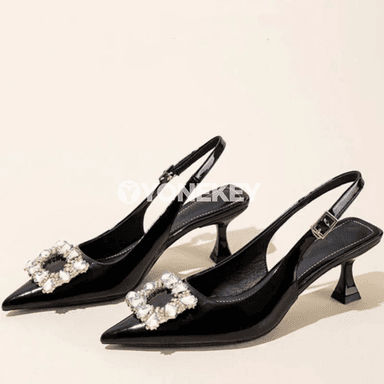 Zenanlar üçin uçly rhinestonely ökjeli ýazky sandallar.