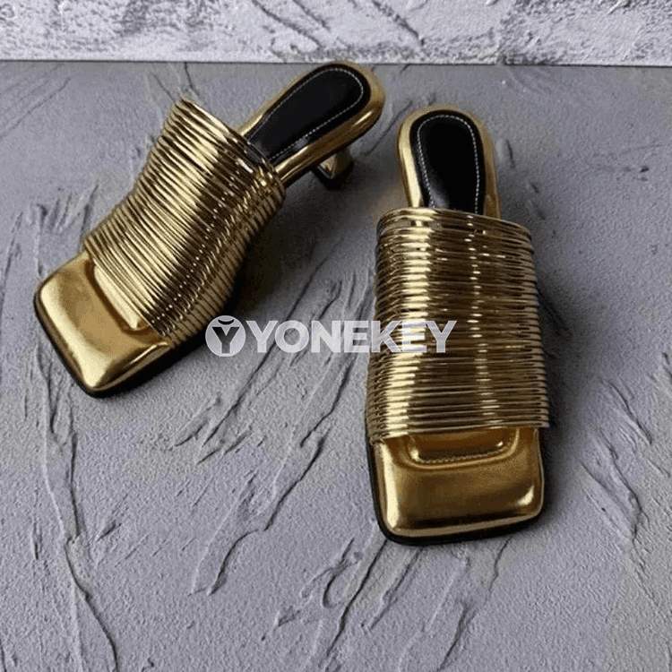 Zenanlar üçin tomusky tekiz burçly moda sandallar