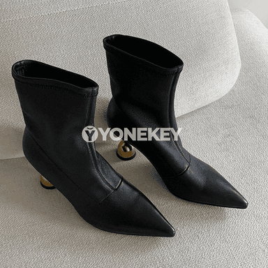 Zenanlar üçin täze pointed barmakly owadan ädik.