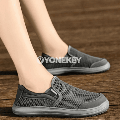 Erkekler üçin ýeňil dem alýan mesh köwüşler, gündelik rahat model
