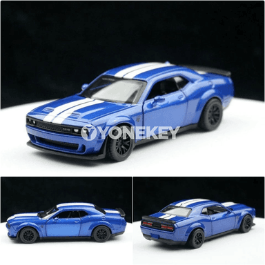 1:44 Dodge Challenger SRT Hellcat metal modeli, gapysy açylýar
