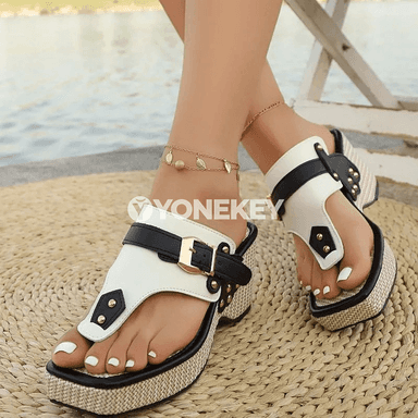 Aýal-gyzlar üçin platformaly tomus sandal şypbyklary