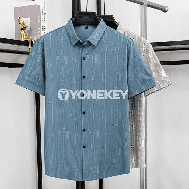 Erkekler üçin geometrik zolakly ýeňil köýnek, gündelik klassik fit