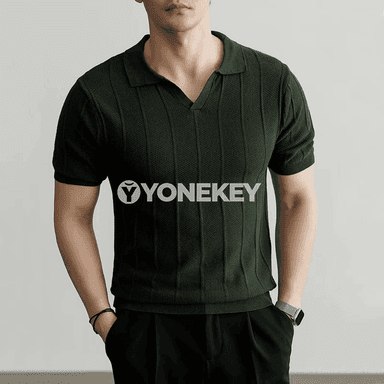 Erkekler üçin ýeňil tomus futbolkasy, V boýun, gysga ýeňli