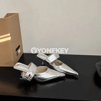 Zenanlar üçin uçly ökjedek sandal, fransuz stilinde