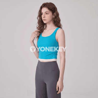 Aýallar üçin sport bra: U görnüş, tiz guradýan, ýeňil fitnes üst eşigi