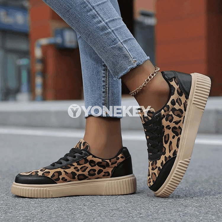 Leopard nagyşly zenan krossowkalary, platformaly, ýüplü, ýeňil we dem alýan