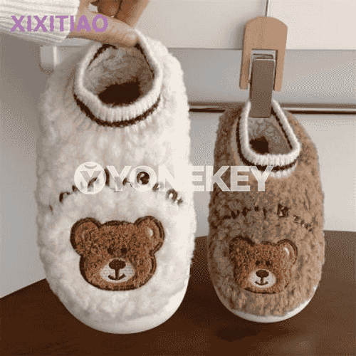 Gyzlaryň täze ýumşajyk pagta süýümli gyş öý aýakgaplary.