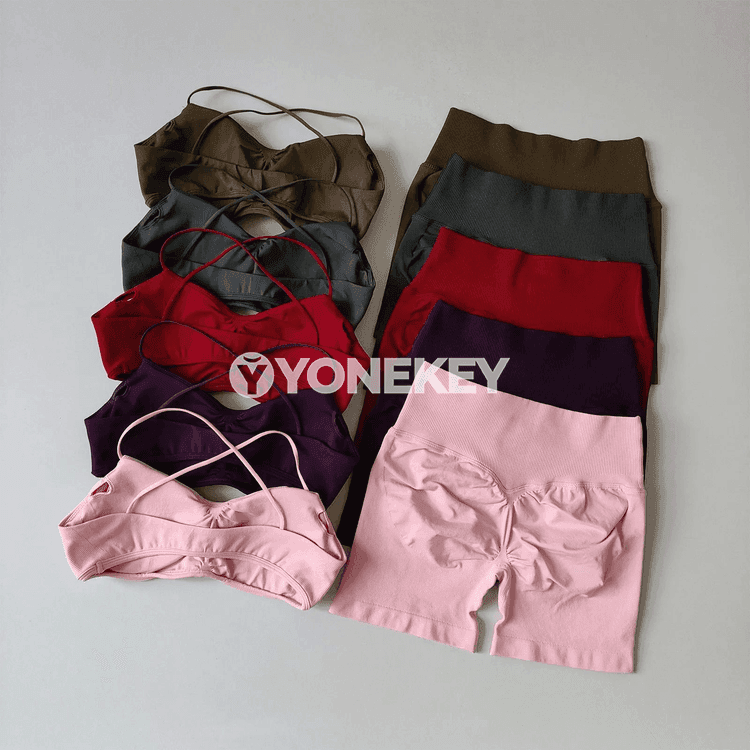Zenanlar üçin ýokary belli ýoga toplumy, sport bra we şortikli set
