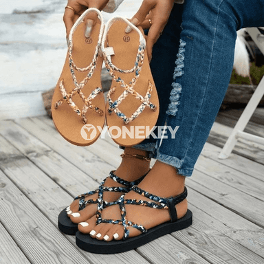 Zenanlar üçin ýeňil tomus sandal: açyk burnly, rahat we giň ölçegli
