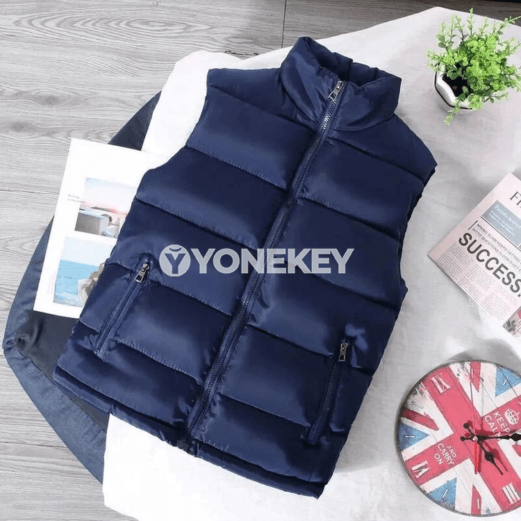Erkekler üçin ýyly ýeňil west — ýaz güýz üçin döwrebap model