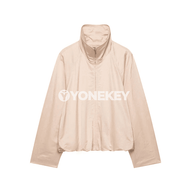 Aýallar üçin ýakasy ýokary, giň kesimli zipli gysga jaket