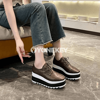 Zenanlar üçin platformaly köwüşler, moda we rahat gündelik stil