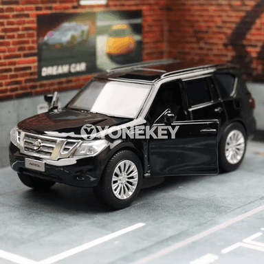 Nissan Patrol Y62 1:36 metal oýunjak awtoulag, iki reňkli