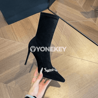 Uçly burunly, rhinestonely, inçe öküzçeli güýzki ýokary posasy