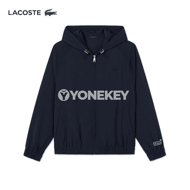 Erkekler üçin Lacoste markaly ýuka kurtka.