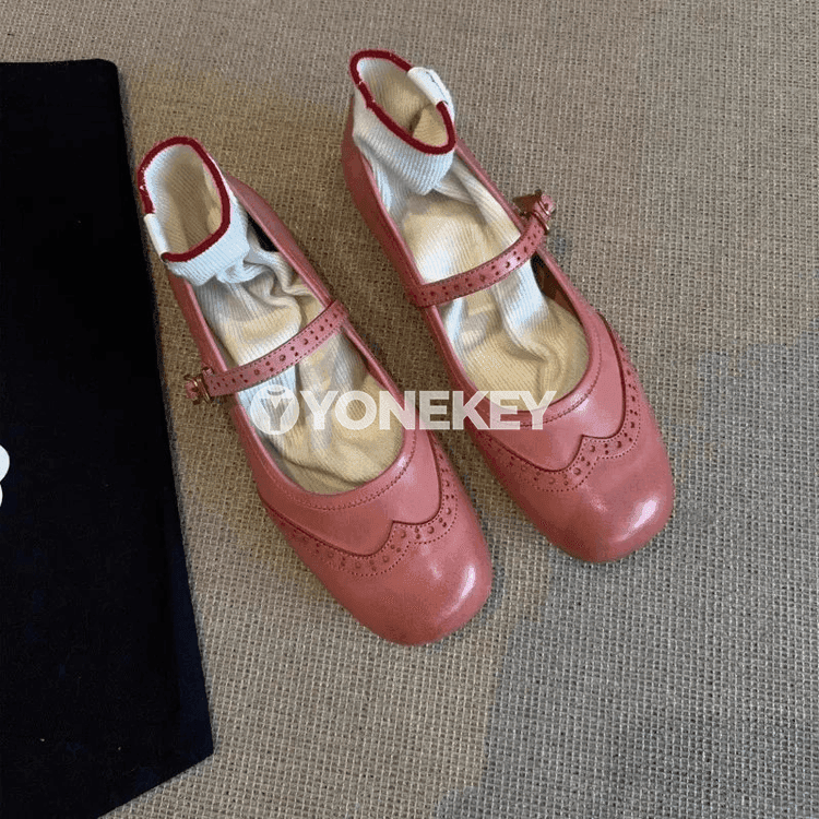 Zenanlar üçin klassik Mary Jane tekiz köwüşler