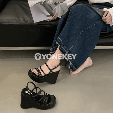 Aýal-gyzlar üçin platformaly ökçeli açyk sandal