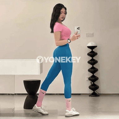 Zenanlar üçin ýokary belli fitnes legginsler, ýumşak we uzalýan