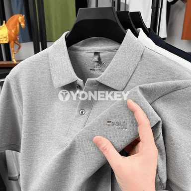 Erkekler üçin ýeňil, gysga ýeňli klassik polo köýnek