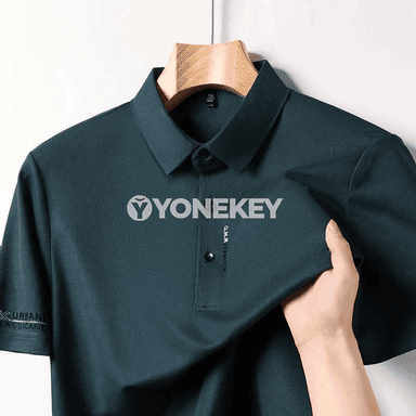 Erkekler üçin biznes-stil polo köýnek, gysga ýeňli, amatly we dem alýan