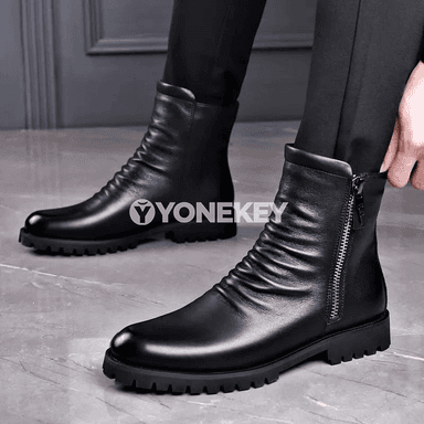 Erkekler üçin ýokary boýunly deri ädikler, gyşlaýyn ýyly model