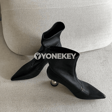 Zenanlar üçin täze pointed barmakly owadan ädik.