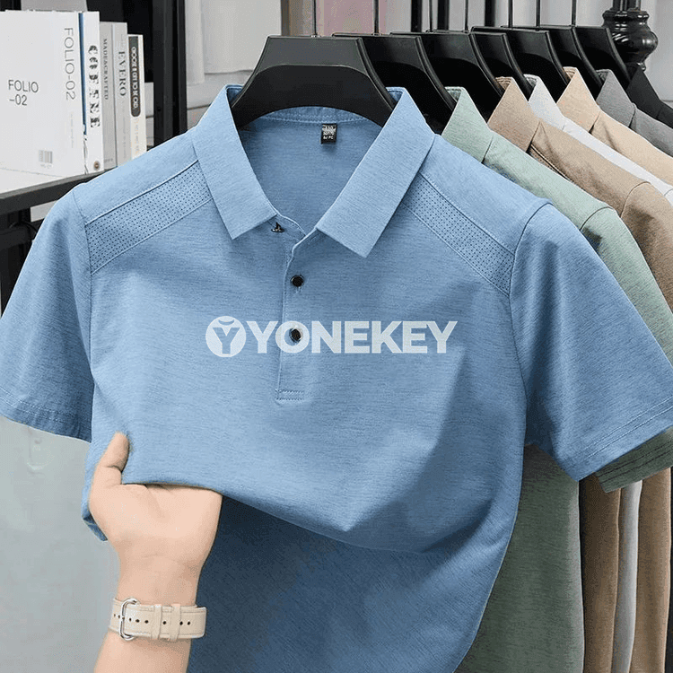 Erkekler üçin dem alýan panel polo köýnek, gysga ýeňli