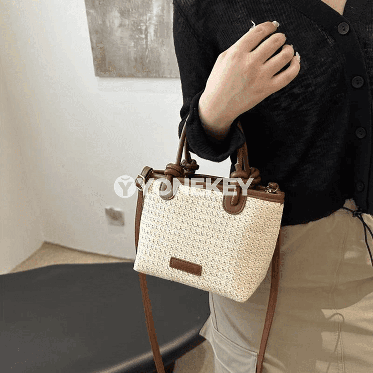 Aýal-gyzlar üçin samandan örülen bucket crossbody sumka