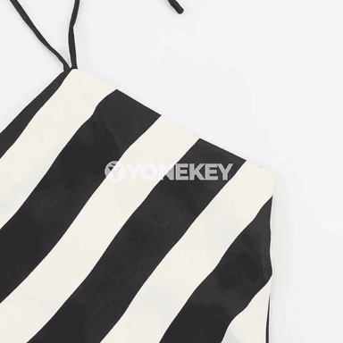 Zenanlar üçin ýeňsiz zolakly halter boýunly uzyn köýnek