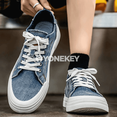 Erkekler üçin denim stilindäki rahat krossowkalar, ýeňil we amatly