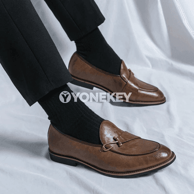 Erkekler üçin deri slip-on gündelik aýakgaplar, ýeňil we tykmaçsyz