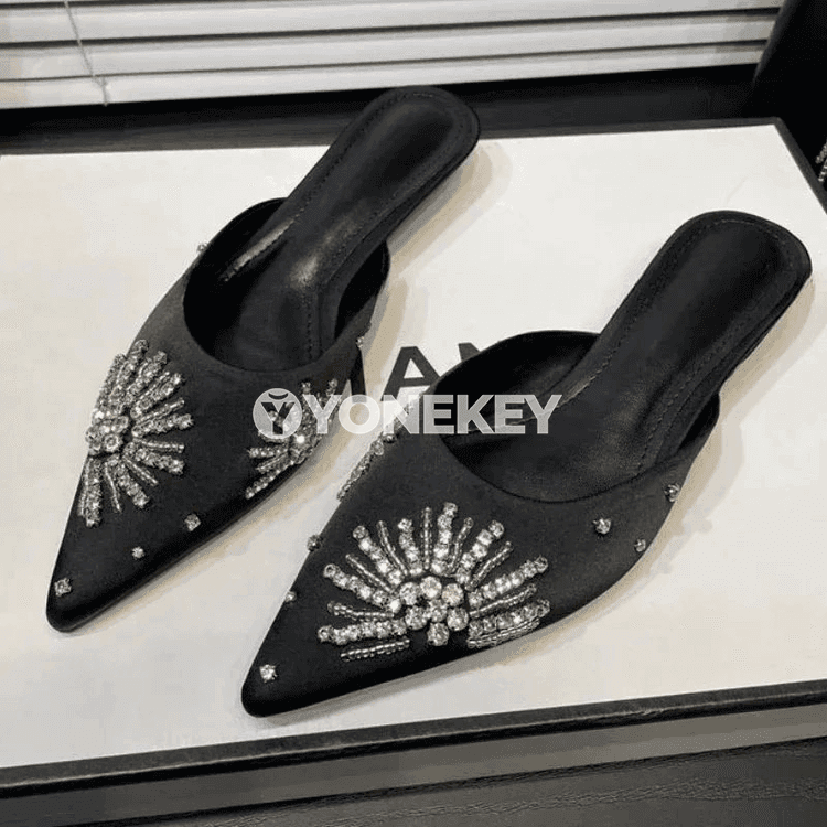 Zenanlar üçin bezegli kristally rahat slingback sandal