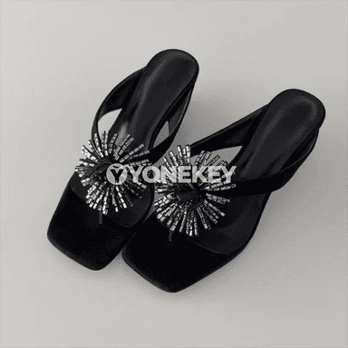 Zenanlar üçin rhinestone gülli köwüşler