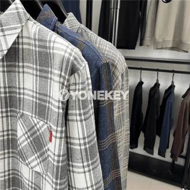 Erkekler üçin ýyly, ýumşak plaid düwmeli köýnek