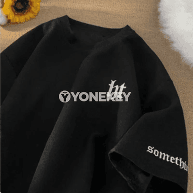 Erkekler üçin ýazky minimalist çaply ýeňil futbolka