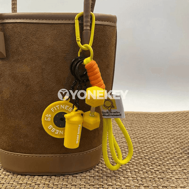 Fitnes görnüşli döredijilik açar halkasy, gantel we kettlebell bezegi