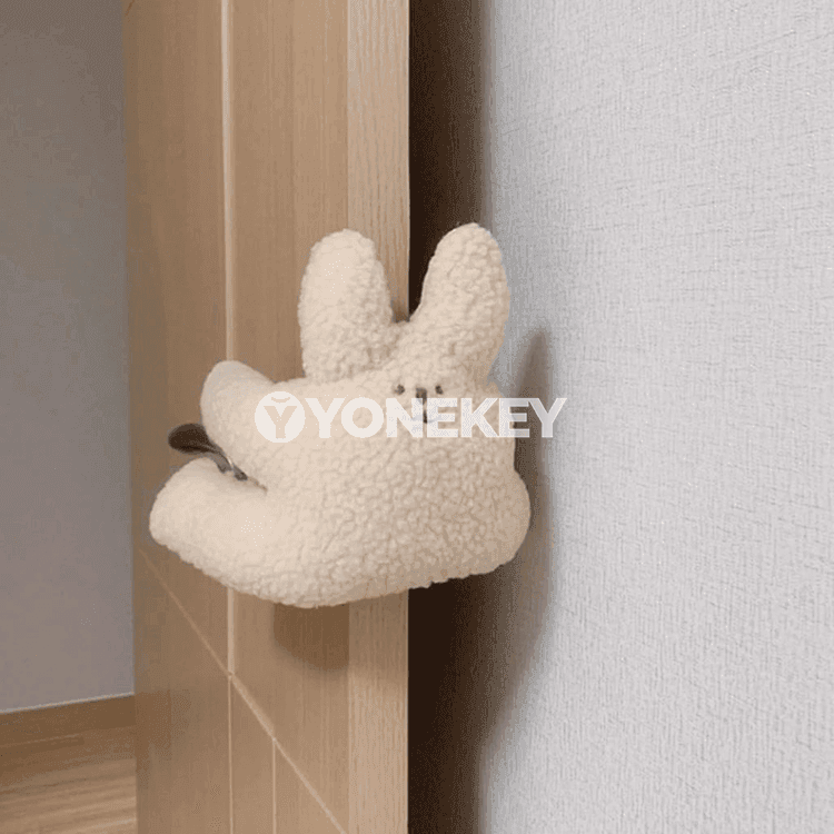 Çagalar üçin howpsuzlyk gulpy — şkaf we gapy goragçysy